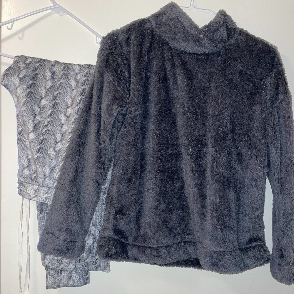 NEVER WORN COZY PJ SET